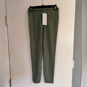 NWT - green leggings size medium